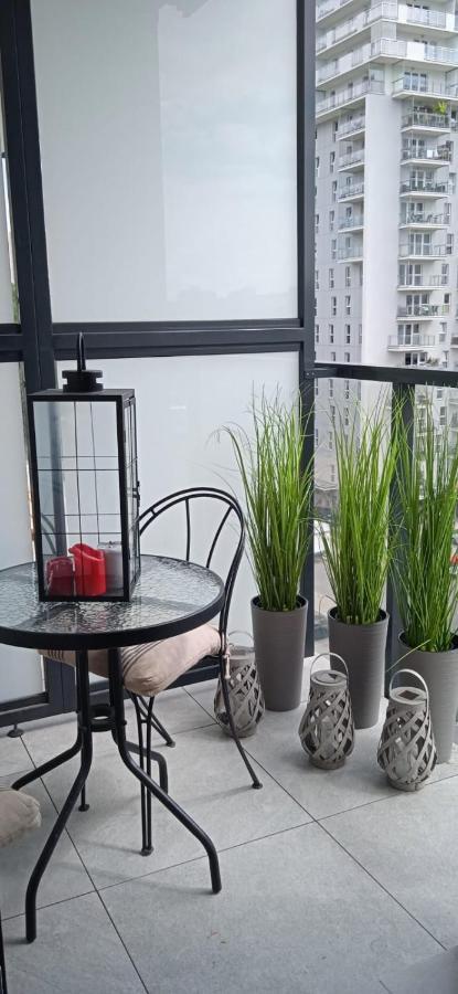 Obroncow Wybrzeza Apartment Gdansk Bagian luar foto