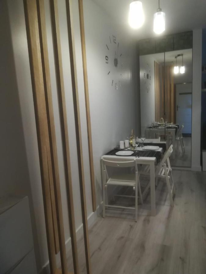 Obroncow Wybrzeza Apartment Gdansk Bagian luar foto